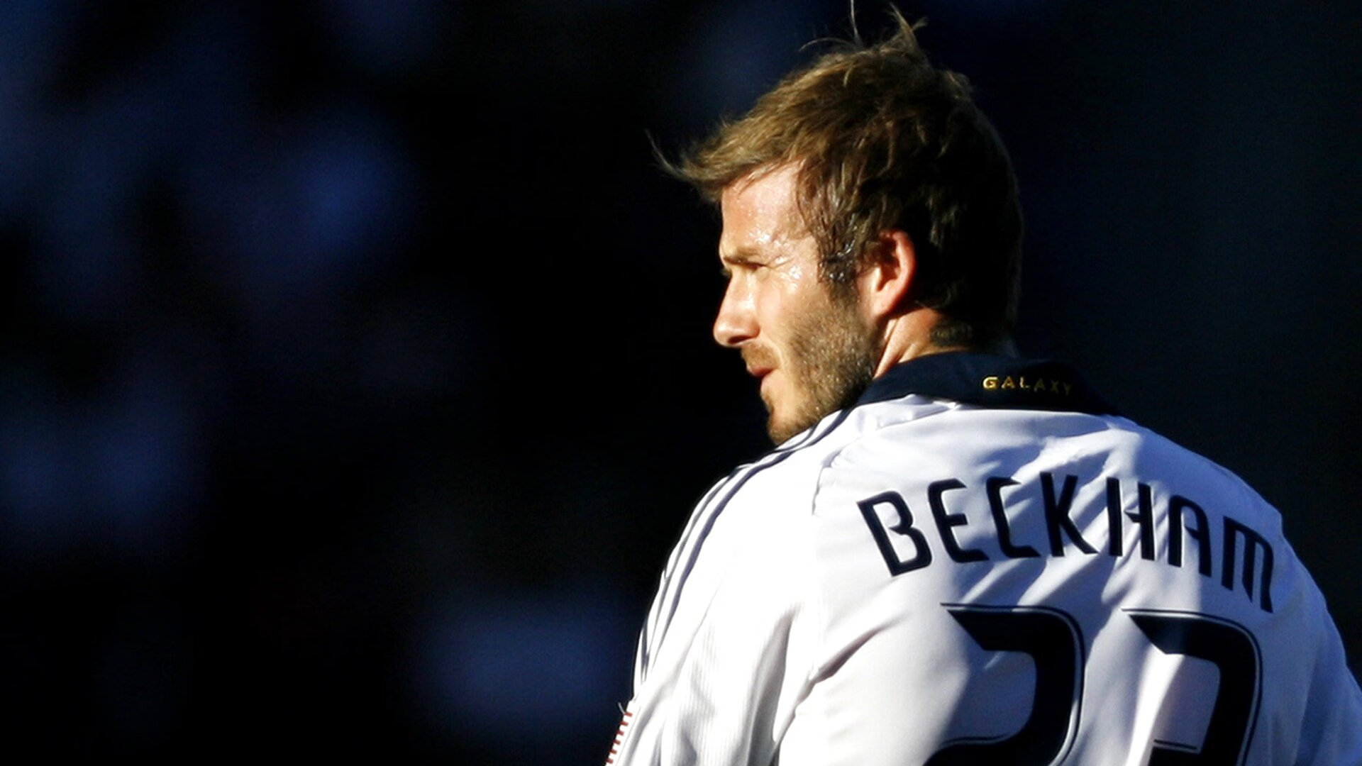 简：迅速的边路突破给全黑队带来更多得分机会